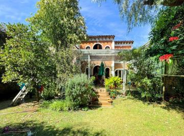 Casa · 278m² · 2 Recámaras · 2 Estacionamientos · Venta de Casa Col Bosques de Tetlameya con Paneles Solares