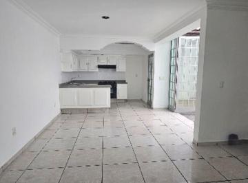 Casa en condominio · 142m² · 3 Recámaras · 2 Estacionamientos · Casa en Renta en San Isidro Residencial