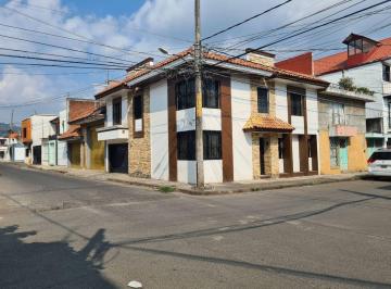 Casa de 4 habitaciones, Uruapan · Casa en Venta, de 4 Recamaras, en Arroyo del Paramo