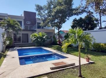 Casa · 260m² · 3 Recámaras · 2 Estacionamientos · Casa Minimalista en Venta en Burgos de Cuernavaca, Temixco Morelos.