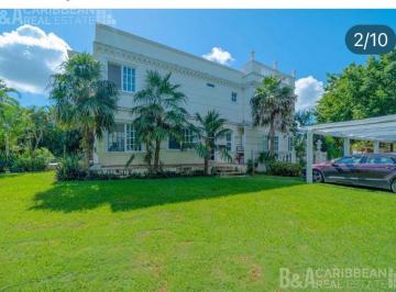 Casa · 800m² · 7 Recámaras · 4 Estacionamientos · Casa en Venta en Lagos del Sol, Cancún