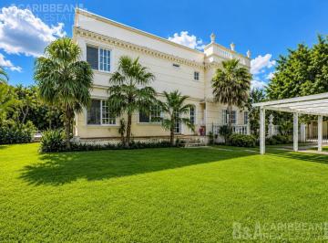 Casa · 800m² · 7 Recámaras · 4 Estacionamientos · Casa en Venta en Lagos del Sol, Cancún