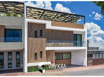 Casa de 4 habitaciones, Irapuato · Exclusividad y Estilo de Vida en Lombardía: Residencia Premium en Irapuato Gto