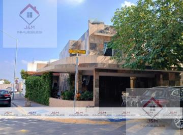 Casa · 200m² · 3 Recámaras · 4 Estacionamientos · Casa en Renta Amueblada, en Esquina Frente Al Parque, en Valle La Rioja