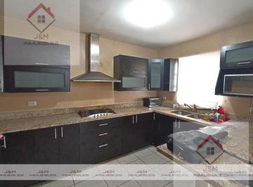 Casa · 180m² · 4 Recámaras · 2 Estacionamientos · Casa en Renta Amueblada 2 Nieveles, 4 Recámaras en Almería, Apodaca