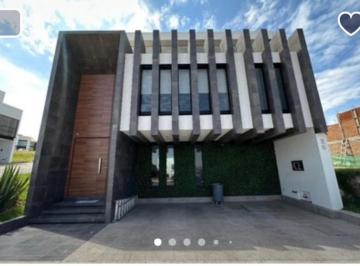 Casa · 450m² · 4 Recámaras · 2 Estacionamientos · Casa en Venta en Gran Reserva, Lomas de Angelópolis, Pue.