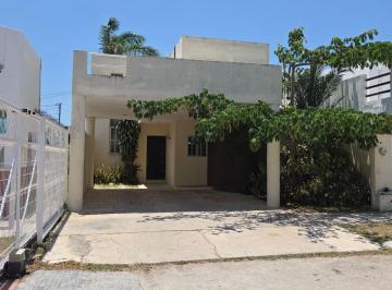 Casa de 3 habitaciones, Mérida · Casa en Renta en Privada Las Haciendas Excelente Ubicacion y Espacios