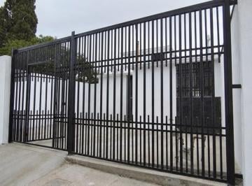 Casa · 116950m² · 4 Recámaras · 2 Estacionamientos · Casa - Infonavit Nacional