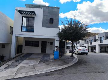 Casa de 3 habitaciones, Chihuahua · Casa con 151 m² de Superficie de Terreno y 3 Recámaras en Venta en Monticello