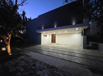 Casa · 349m² · 3 Recámaras · 3 Estacionamientos · Estrena Casa Nueva en Yucatán Country Club: La Mejor Oportunidad por Precio en Una Residencia Nueva