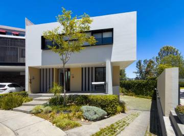 Casa · 457m² · 4 Recámaras · 6 Estacionamientos · Casa La Toscana