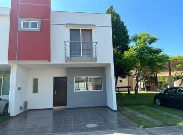 Casa · 128m² · 3 Recámaras · 2 Estacionamientos · Se Renta Casa en Valle de San Isidro Zapopan