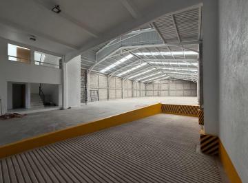 Bodega comercial Renta 750m² de 4 habitaciones · Bodega en Renta con Oficinas – San Bartolo Naucalpan Centro
