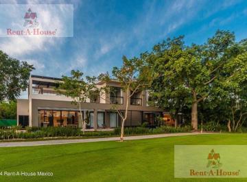 Casa · 283m² · 2 Recámaras · 2 Estacionamientos · Casa en Venta en Yucatan, Mérida Rg 25 - 3425.