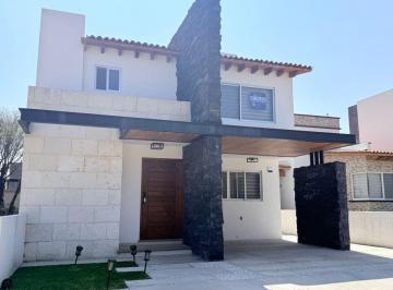 Casa de 3 habitaciones, Tequisquiapan · Casa con 3 Recámaras en Venta, 300 m² Superficie de Terreno, Haciendas de Tequisquiapan