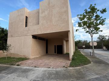 Casa en condominio de 4 habitaciones, Mérida · Residencia Venta o Renta en Esquina Paseo Country en Merida, Yucatan