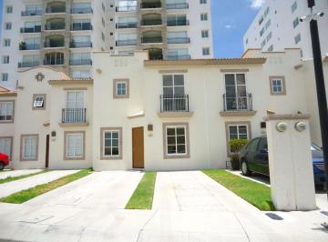 Casa en condominio · 140m² · 3 Recámaras · 2 Estacionamientos · Renta Casa Privada Alberca El Refugio