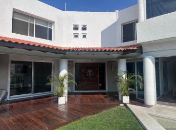 Casa · 550m² · 3 Recámaras · 4 Estacionamientos · Amplia E Impecable