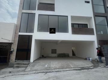 Casa · 300m² · 3 Recámaras · 3 Estacionamientos · Casa en Venta - Cumbres de Santiago, Santiago Nl