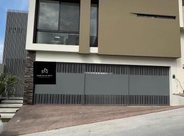 Casa · 354m² · 3 Recámaras · 3 Estacionamientos · Casa en Venta en Castaños del Vergel