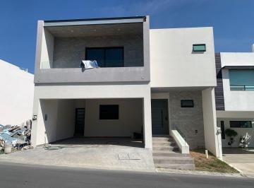 Casa · 402m² · 3 Recámaras · 2 Estacionamientos · Casa en Venta en Alamo Sur