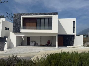 Casa · 467m² · 4 Recámaras · 3 Estacionamientos · Casa en Venta en Pedregal de La Montaña