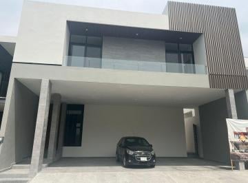 Casa · 362m² · 4 Recámaras · 3 Estacionamientos · Casa en Venta en Laderas
