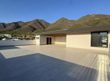Casa · 837m² · 3 Recámaras · 4 Estacionamientos · Casa en Venta en La Herradura