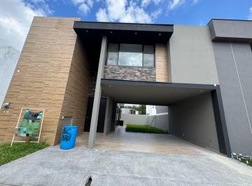 Casa · 261m² · 3 Recámaras · 2 Estacionamientos · Casa en Venta en Altares