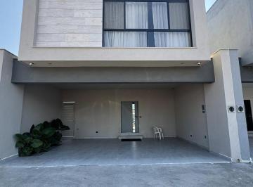 Casa · 206m² · 3 Recámaras · 2 Estacionamientos · Casas en Venta en Santiago Nl