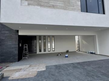 Casa · 395m² · 3 Recámaras · 3 Estacionamientos · Casa en Venta en Castaños del Vergel