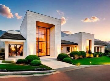 Casa · 1021m² · 4 Recámaras · 4 Estacionamientos · Casa en Venta en Las Misiones