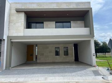 Casa · 380m² · 4 Recámaras · 3 Estacionamientos · Casa en Venta en Pedregal del Huajuco