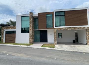 Casa · 360m² · 3 Recámaras · 2 Estacionamientos · Casa en Venta en Los Nogales Santiago Nl