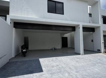 Casa · 350m² · 3 Recámaras · 3 Estacionamientos · Casa en Venta en Amorada Carretera Nacional