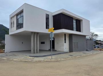 Casa · 269m² · 2 Estacionamientos · Casa en Venta en Vientos del Vergel Santiago Nl