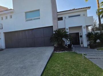 Casa · 3 Recámaras · 6 Estacionamientos · Casa en Venta en Sierra Alta