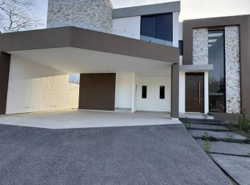 Casa · 305m² · 4 Recámaras · 3 Estacionamientos · Casa en Venta en Campestre Santiago