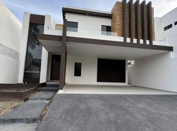 Casa · 305m² · 4 Recámaras · 3 Estacionamientos · Casa en Venta en Campestre Santaigo
