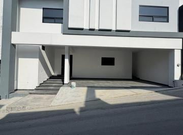 Casa · 350m² · 3 Recámaras · 3 Estacionamientos · Casa en Venta en Castaños del Vergel