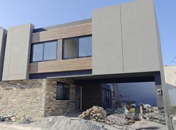Casa · 285m² · 3 Recámaras · 2 Estacionamientos · Casa en Renta en Altares Residencial