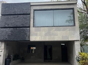 Casa · 250m² · 3 Recámaras · 2 Estacionamientos · Casa en Venta en Lomas del Fresno, Cumbres Garcia