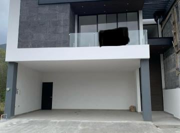 Casa · 371m² · 4 Recámaras · 2 Estacionamientos · Casa en Venta en Los Rodriguez Carretera Nacional