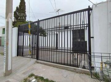 Casa · 116m² · 3 Recámaras · 2 Estacionamientos · Casa Remodelada en Colonia Infonavit Nacional