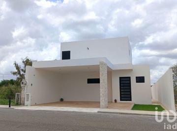 Casa · 186m² · 3 Recámaras · 2 Estacionamientos · Casa en Venta, en Privada Al Norte de Mérida, Yucatán.