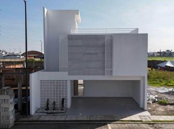 Casa · 169m² · 3 Recámaras · 2 Estacionamientos · Casa en Venta en Cholula