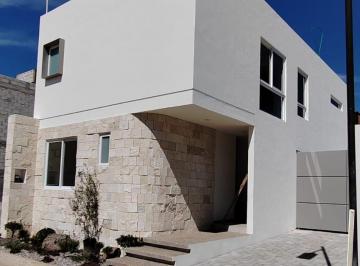 Casa en condominio de 2 habitaciones, Cuernavaca · ¡Casa en Venta con Alberca y Seguridad, en Cuernavaca!