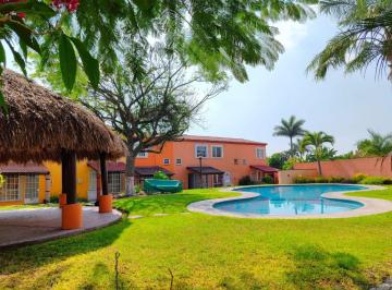 Casa de 2 habitaciones, Emiliano Zapata · Casa en Venta en La Campiña con Alberca y Patio Grande Si Creditos