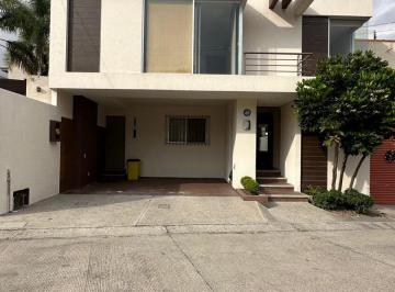 Casa de 4 habitaciones, Cuernavaca · Casa en Fraccionamiento Privado, Vigilancia 24/7