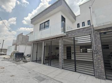 Casa · 198m² · 4 Recámaras · 2 Estacionamientos · Casa en Santa María